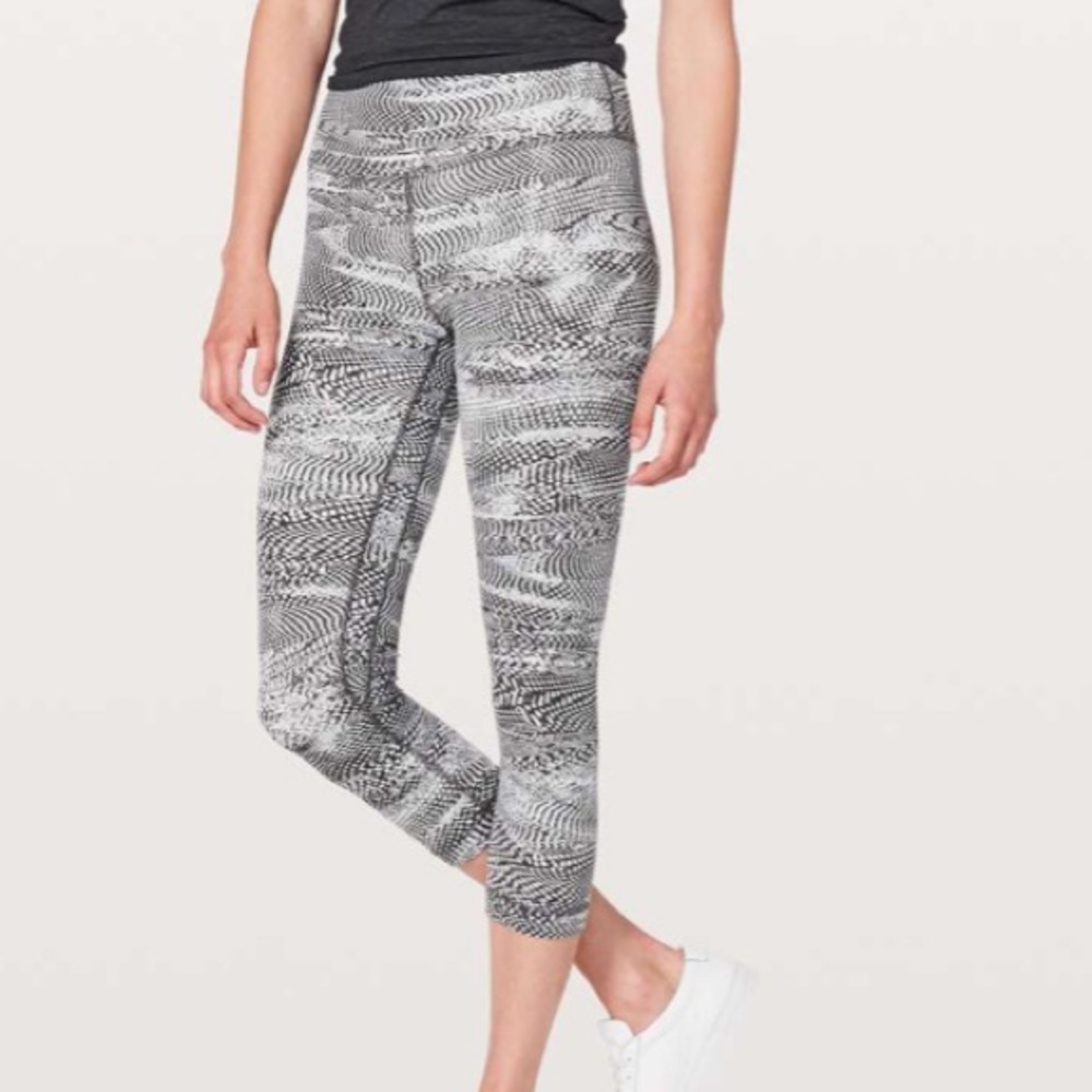 Lululemon‎ Align Crop 21” in Swerve Vapor Metal Gray White and Gray Print Size 4